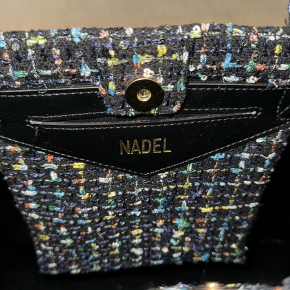 Medium to large tote bag with small pocket and bag divider. - Picture 5 of 6